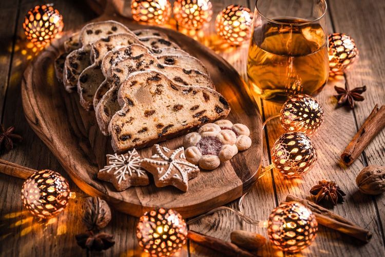 Le Christstollen, pain aux fruits confits et aux raisins imbibés de rhum