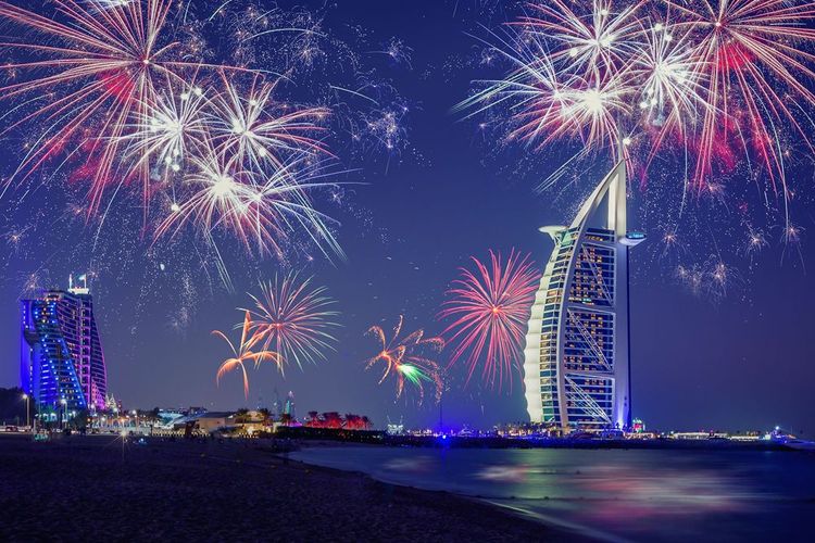 Feu d'artifice à Dubaï pendant la célébration du Nouvel An