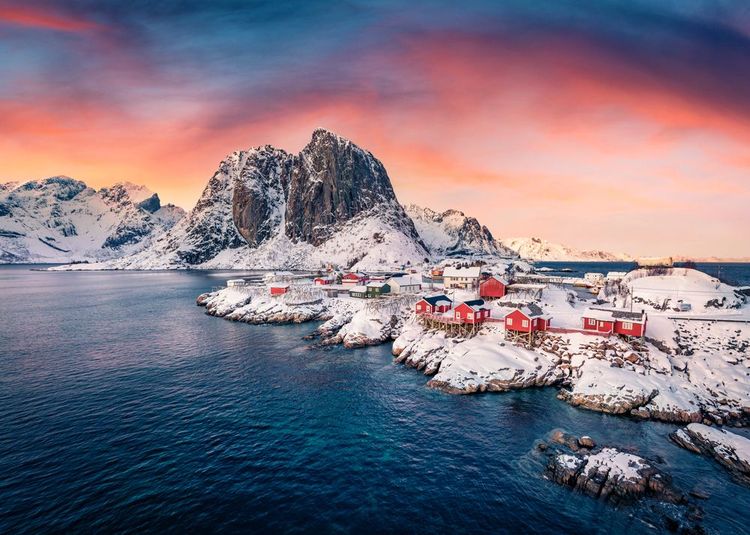 Port de Hamnoy avec mont Festhaeltinden