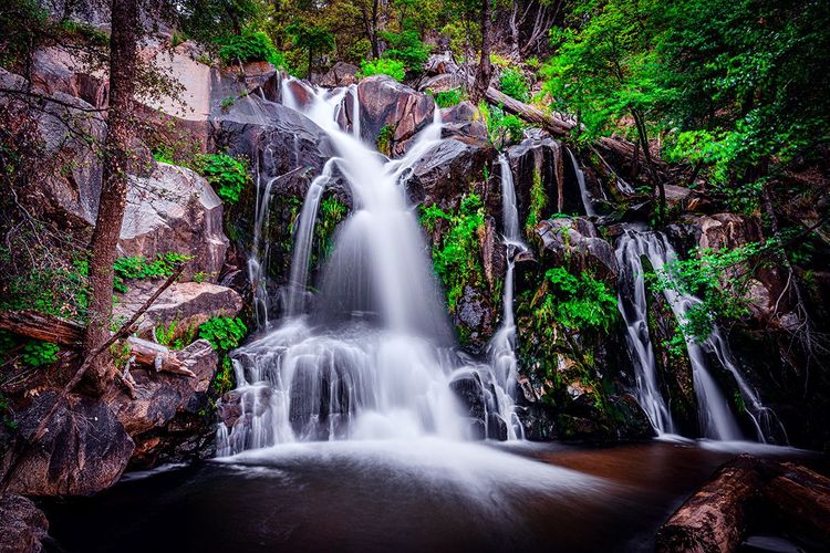 Corlieu Falls, les magnifiques cascades de Corlieu, sur la route du Lewis Creek Trail