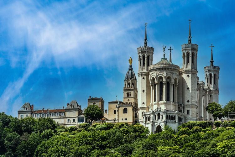 Besichtigen Sie die Basilika Notre-Dame de Fourvière in Lyon aus der Vogelperspektive