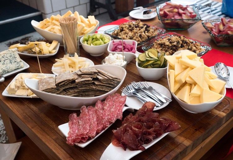 Le Noël islandais : charcuterie, fromage et crudités