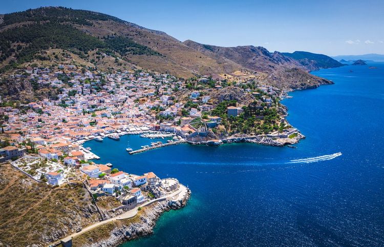 Le charme intemporel du port d'Hydra