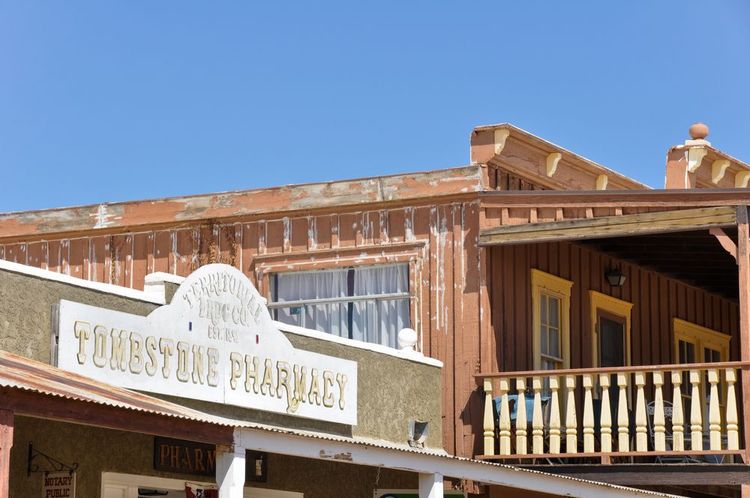 Les vieux bâtiments intacts de Tombstone