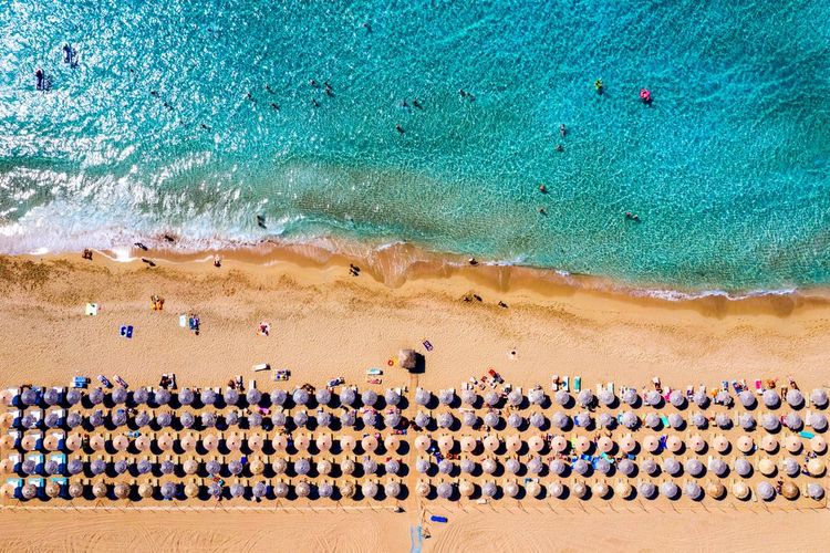 Photo aérienne de la belle plage turquoise de Falasarna (Falassarna)