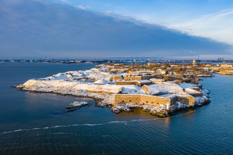 Vue aérienne sur Suomenlinna ui montre bien la fortification