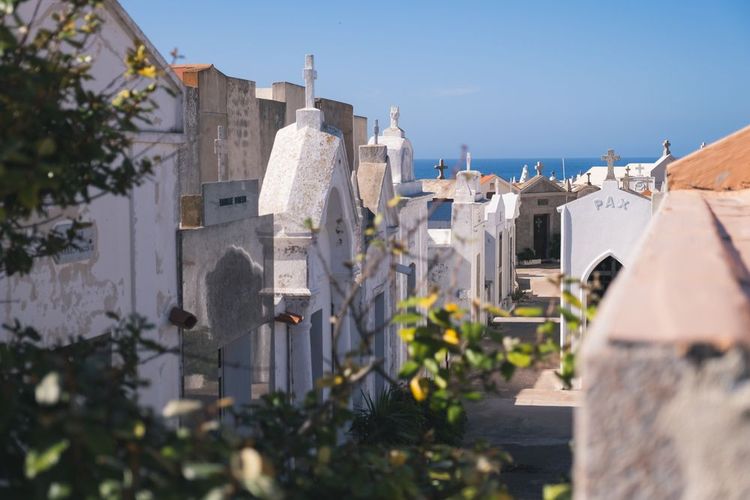 Face à la mer, le Cimetière marin de Bonifacio