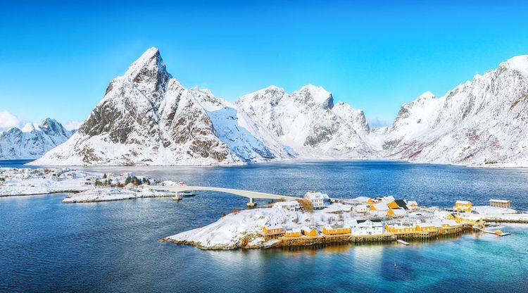 Le village de Sakrisoy dans les Lofoten
