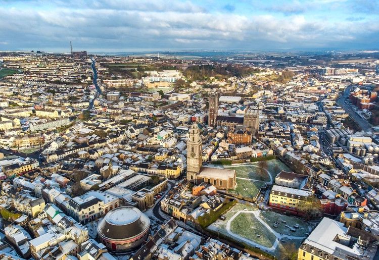 Découvrez le charme et l'histoire du quartier de Shandon et de l'église Sainte-Anne à Cork