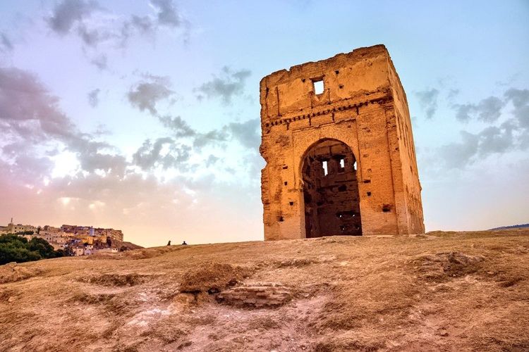 Leur taille monumentale évoque les tombeaux nabatéens