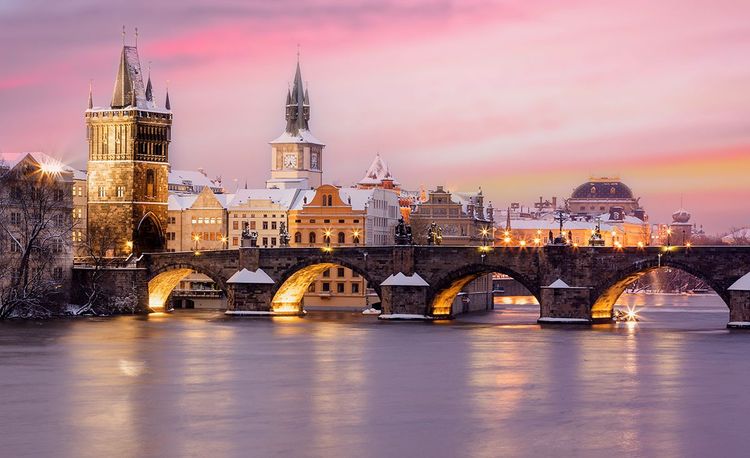 Le Pont Saint-Charles au coeur de Prague