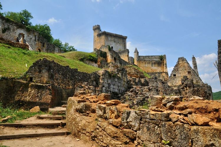 Le château de Commarque, une partie en ruines