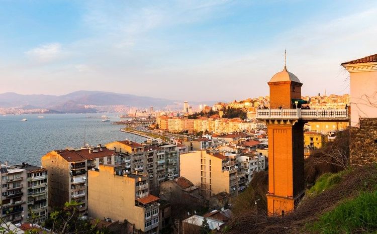 L'ascenseur historique du quarier de Konak, Izmir