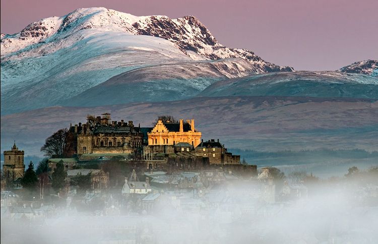 L'imposant château de Stirling sur son monolithe volcanique