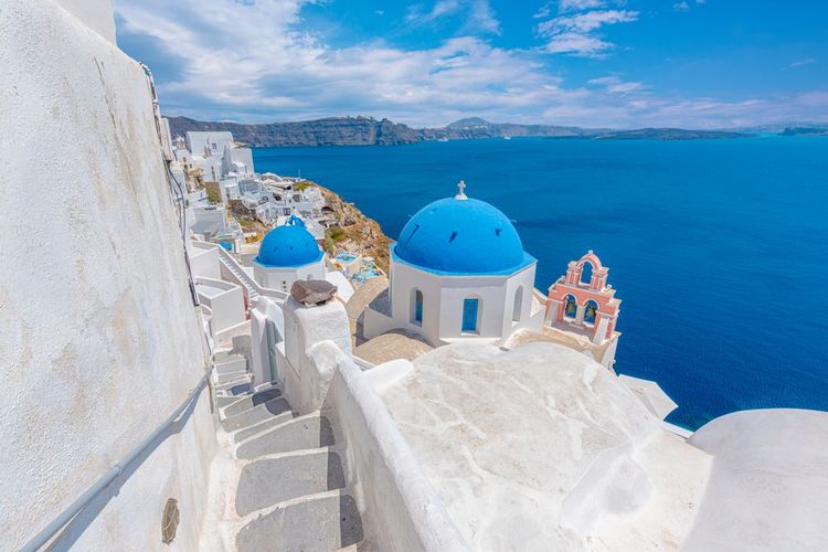 Oia surplombe la Caldeira de Santorin