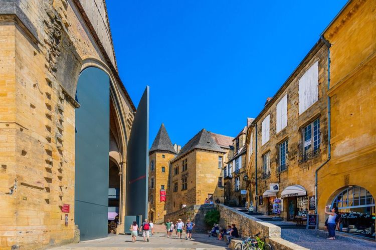 L'ancienne église Saint-Marie est désormais un marché couvert et un espace d'exposition