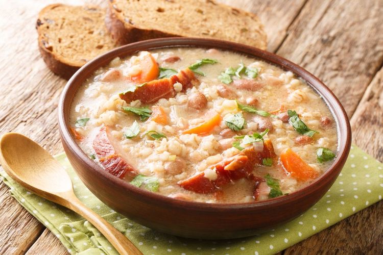 La maneštra istrienne est une soupe à base de haricots flageolets, de pommes de terre et de choux