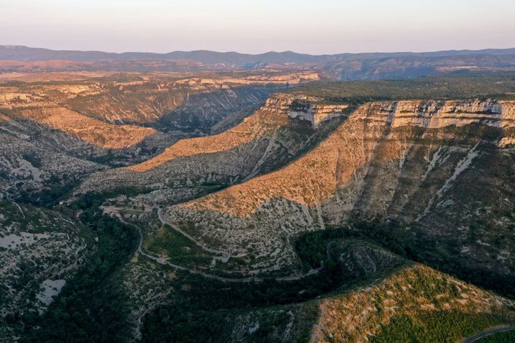 Vue aérienne du cirque de Navacelles dans le Parc National des Cévennes.