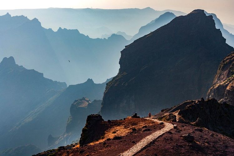 Vue du Pico Ruivo depuis la face nord du Pico do Arieiro