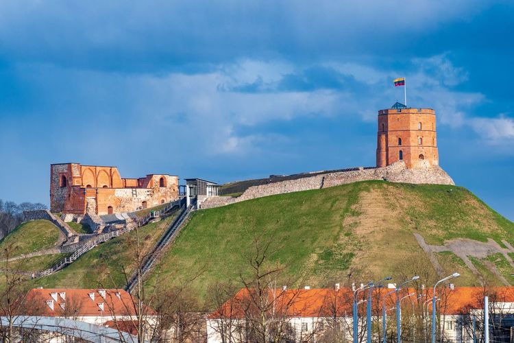 Elle surmonte donc une fortification moyenâgeuse.
