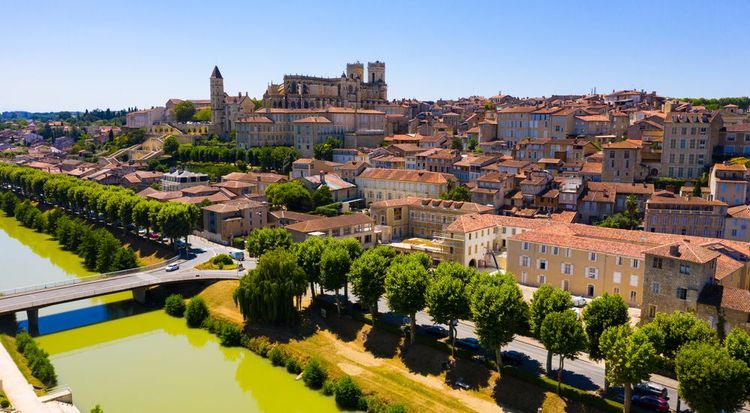 Vue aérienne de la ville de Auch.