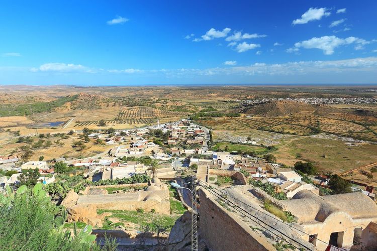 Vue sur la vallée depuis les hauteurs de Takrouna