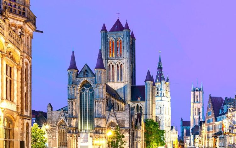 La cathédrale Saint-Bavon et l'église Saint-Nicolas