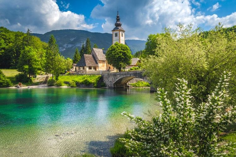 Village sur le lac de Bohinj