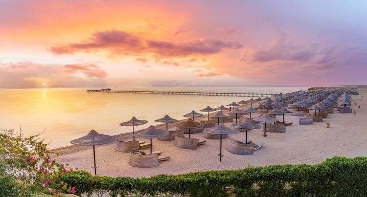 Plage d'un resort à Hurghada, sur la mer Rouge