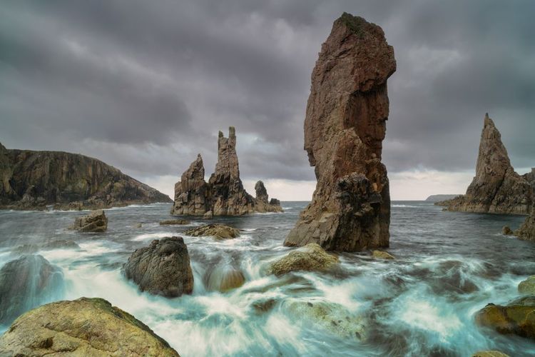 La côte des Hébrides battue par le flots