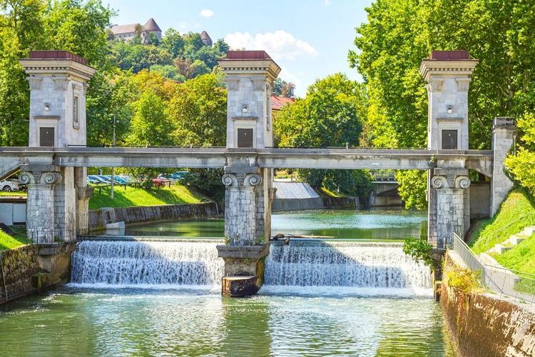 La barrière de la rivière Ljubljanica, une création majeure de Jože Plečnik