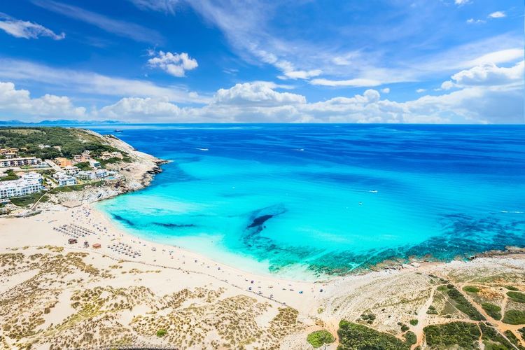 Cala Ratjada, un cadre idyllique pour le coasteering