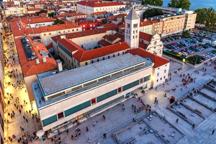 Vue aérienne sur le musée archéologique