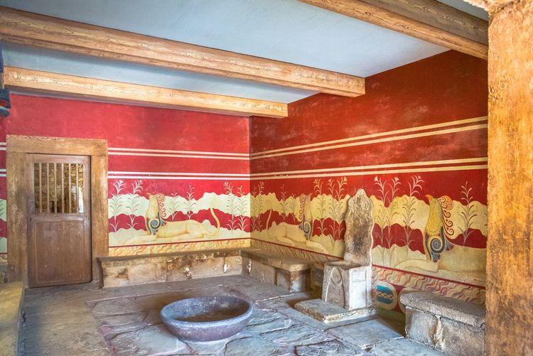 Salle intacte de Knossos avec une belle fresque préservée
