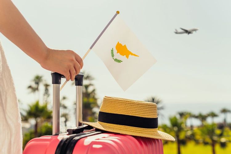 Drapeau chypriote à l'heure d'un départ en vacances
