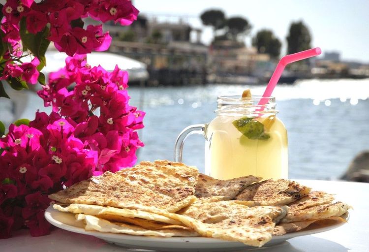 Böreks à déguster avec une citronnade sur le port de Bodrum