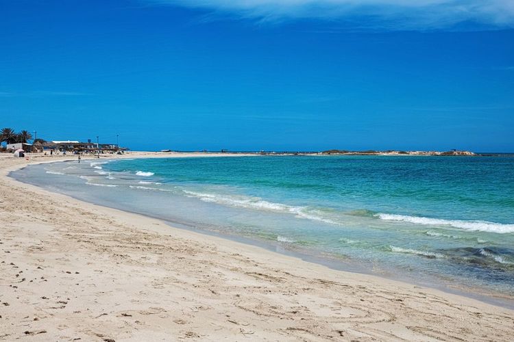 La Méditerranée depuis une plage de Djerba.