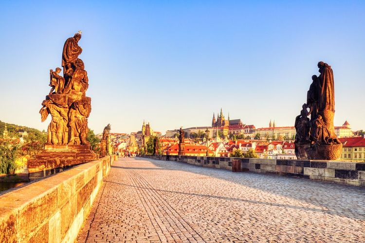 Les statues du pont Charles à Prague