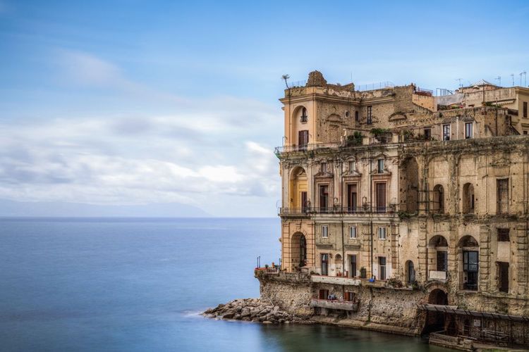 Residencia histórica Palazzo Donn'Anna en Posillipo, Nápoles, Italia