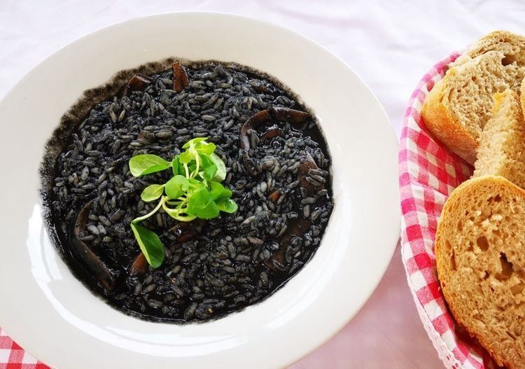 Le risotto noir, la vedette des recettes croates