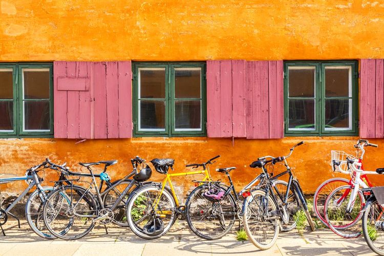 Vélos dans le quartier de Nyboder, Copenhague, Danemark