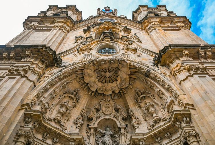 L'entrée de la Basilique de Santa María