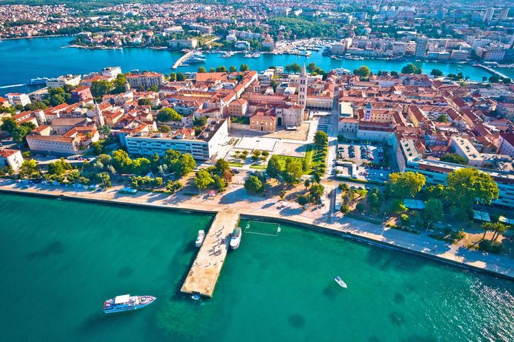 A quelques pas de la cathédrale, au sud, l'embarcadère de Zadar