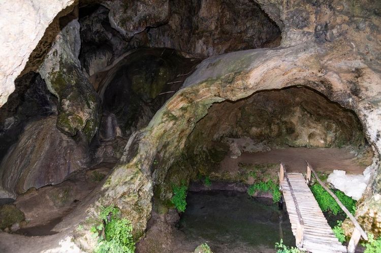 Grotte de Labante dans les Apennins