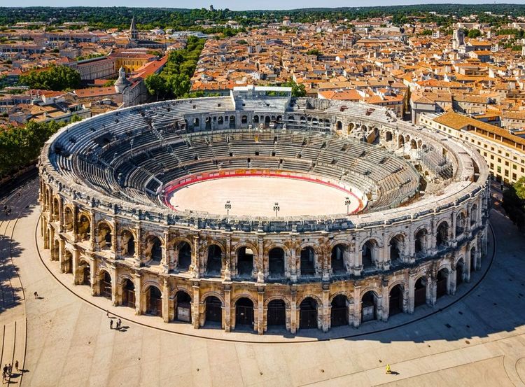 Le arene di Nîmes risalgono all'epoca gallo-romana