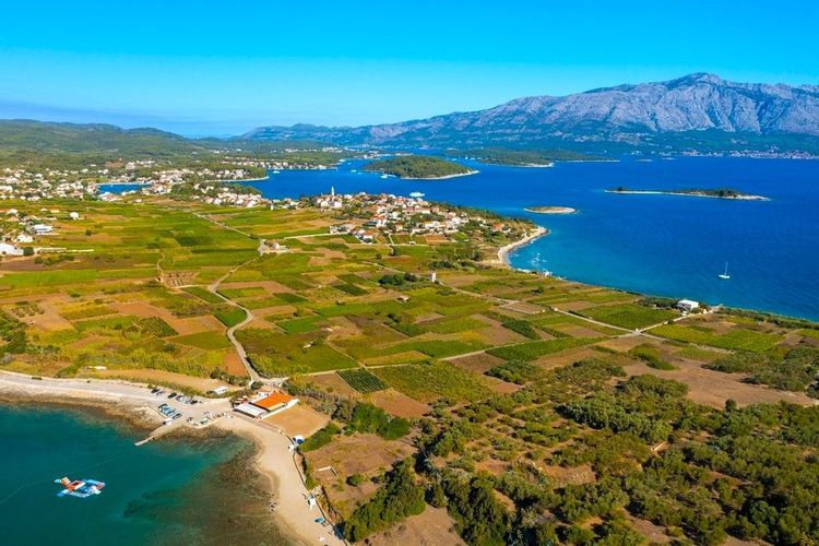 Vignobles, villages et plages résument l'île de Korcula