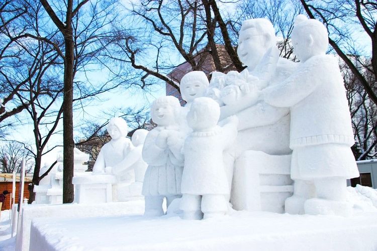Sculpture sur glace pendant l'hiver à Sapporo