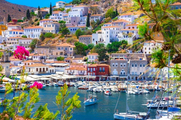 Le port d'Hydra et son port de plaisance