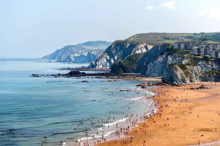 La plage d'Arrietara à Sopelana