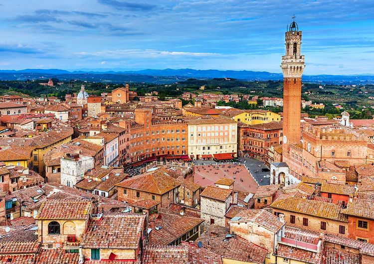 Le centre-ville de Sienne, la Piazza del Campo et la Torre del Mangia